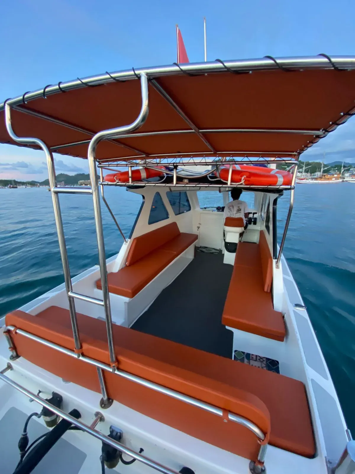 Komodo Liveaboard vs Private Charter: Which Boat Trip Fits You?